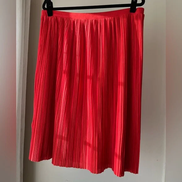 Vibrant red-orange pleated a-line skirt - Picture 7 of 10